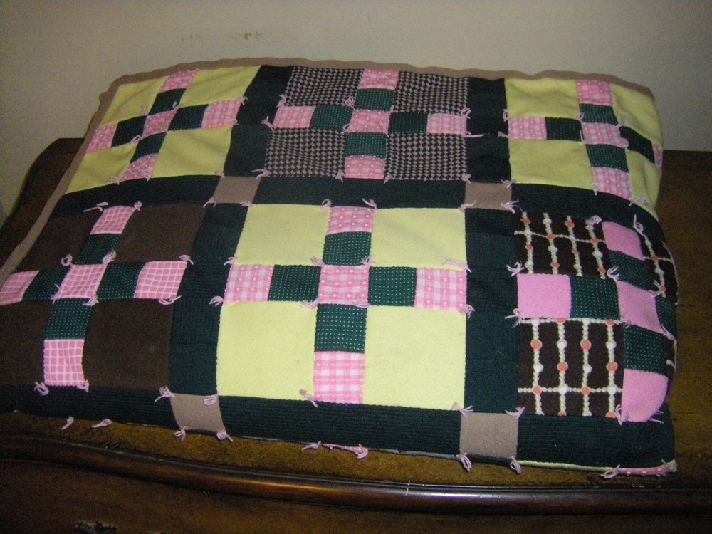 Handmade Double Knit Polyester Patch Work Quilt 72x 72 Needs/Repairs