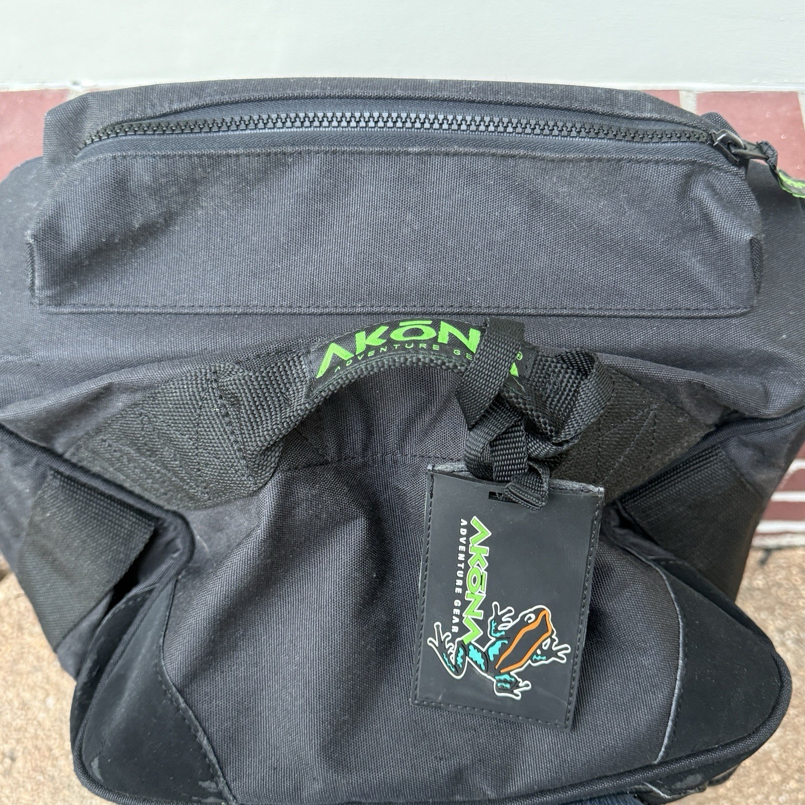 Akona Adventure Gear 31x15x15 XL Travel Dive Scuba Roller Bag Black Rain Cover