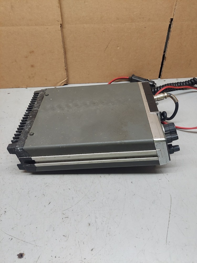 STANDARD C7800 UHF FM TRANSCEIVER Ham Radio POWERS ON - UNTESTED