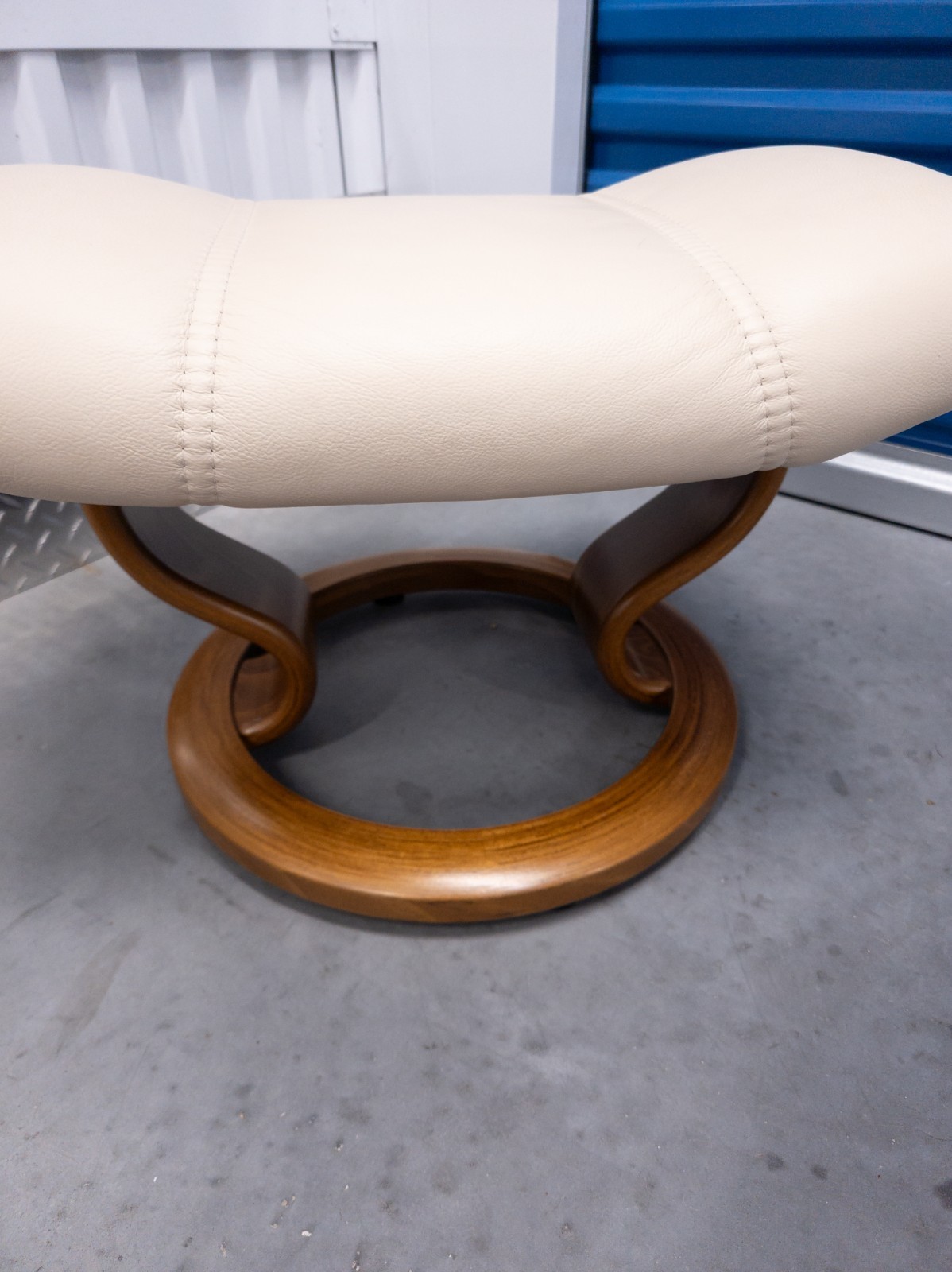Ekornes Stressless Cream Colored Leather Ottoman | Tilt Function | Teak