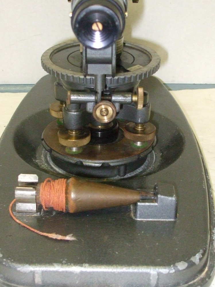 DAVID WHITE TRANSIT VINTAGE MODEL 8114 WITH CASE & PLUMB