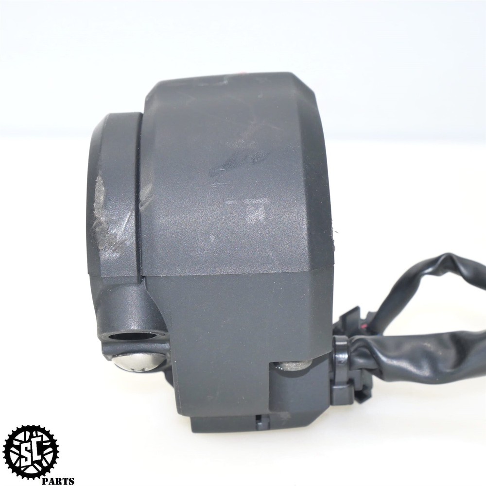 22-24 SUZUKI HAYABUSA RIGHT CONTROL SWITCH