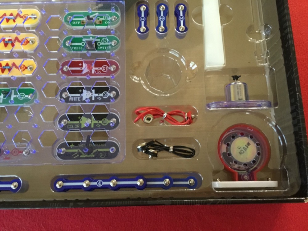 Snap Circuits LIGHT -please read missing parts