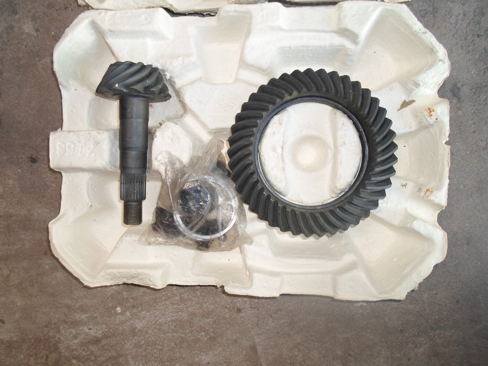 GM part #26009578 front differential New NOS