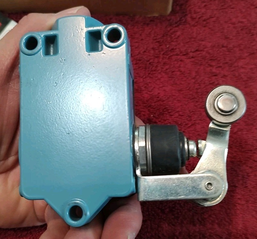 MICRO SWITCH BZV-2RN2 HONEYWELL LIMIT SWITCH - NEW OPEN BOX