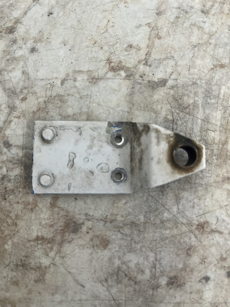 68 Cessna 150 H outer outboard elevator hinge mount bracket 0432165-1