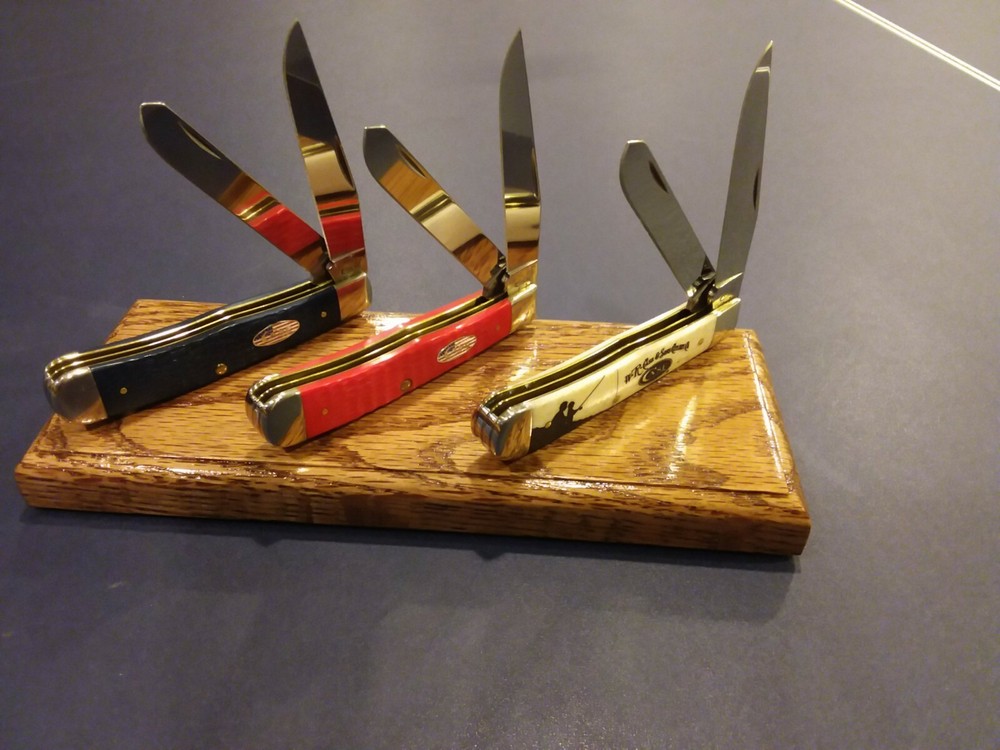 SOLID NORTHERN RED OAK 3 KNIFE DISPLAY STAND