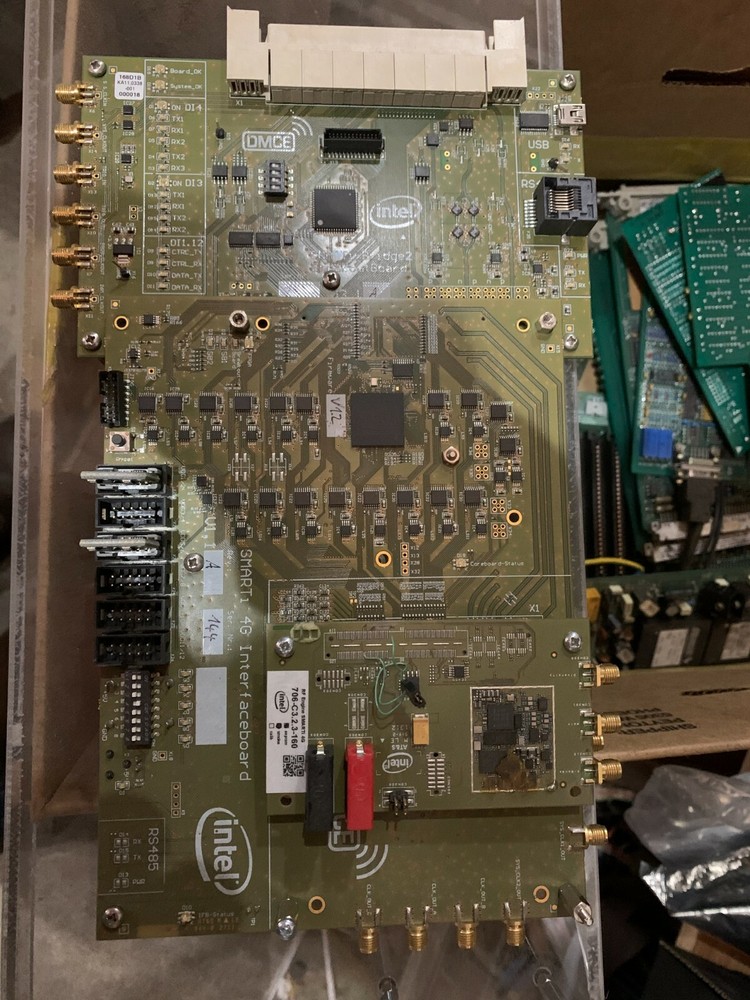 Intel Smart1 Developer Board 4G with Breakout Bridge 2 Interfaceboard locate