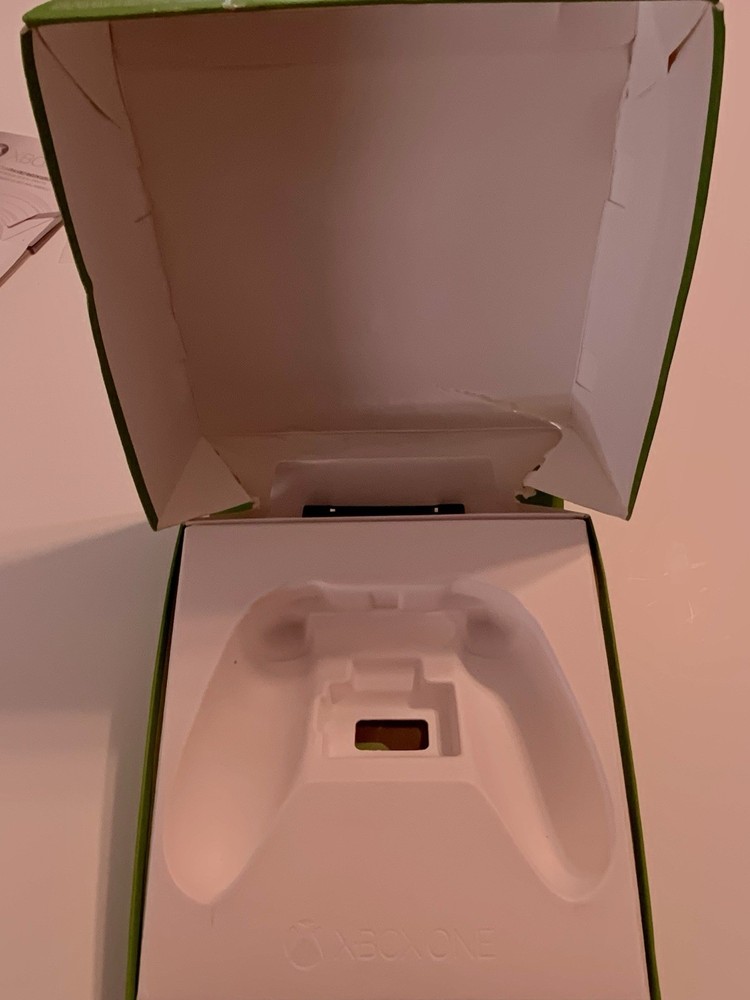 Xbox One Wireless Controller BOX ONLY BLACK Controller;Installer Disc; 8 Manuals