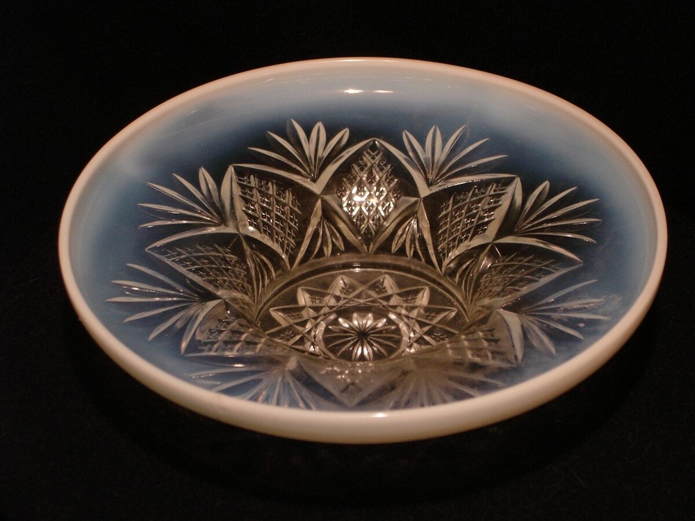 Dugan White Opalescent Reflecting Diamonds Cupped Table Dish