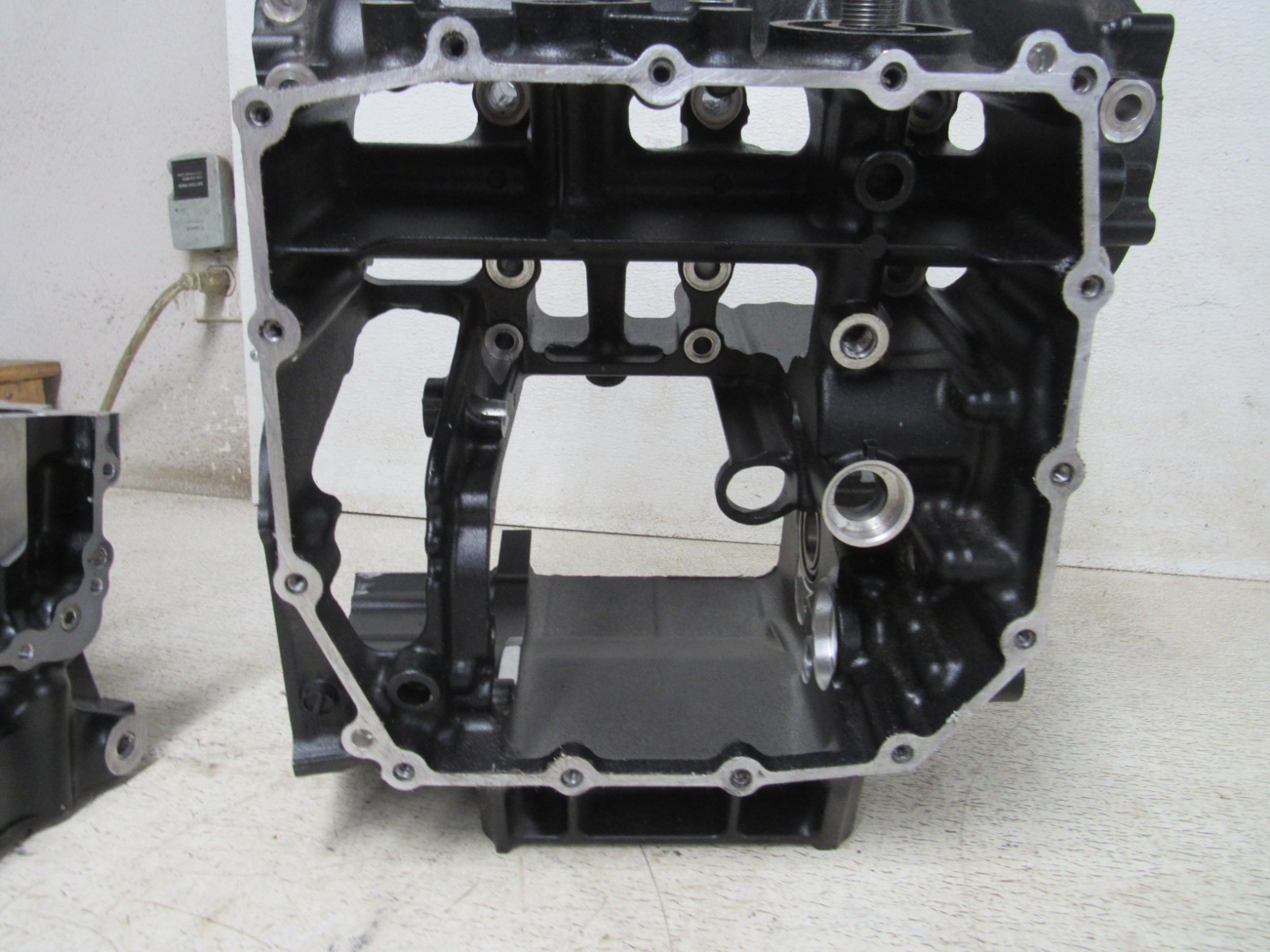 KAWASAKI NINJA ZH2 H2 ZR1000 ENGINE CASES CRANK CASE STOCK OEM #GZ27