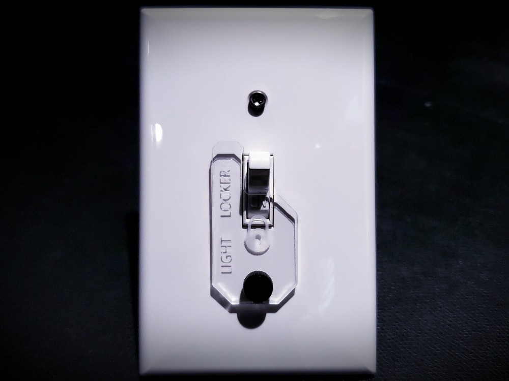 3 PACK TOGGLE LIGHT SWITCH GUARD / LOCK LOCKER FOR SWITCH - CHILD SAFETY +