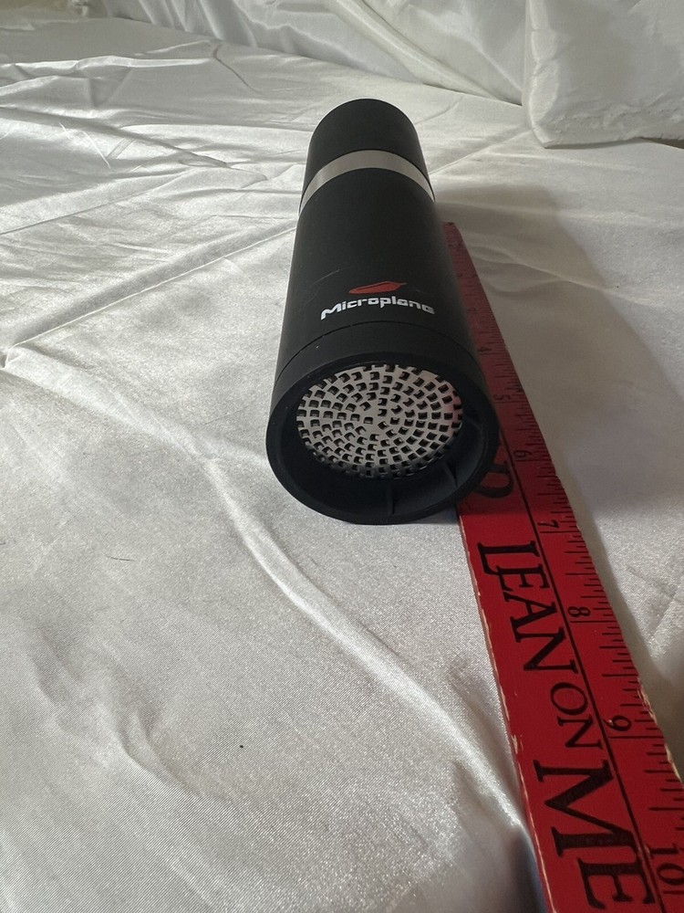 Microplane Chili Mill - Dried Chili Pepper Grinder NEW