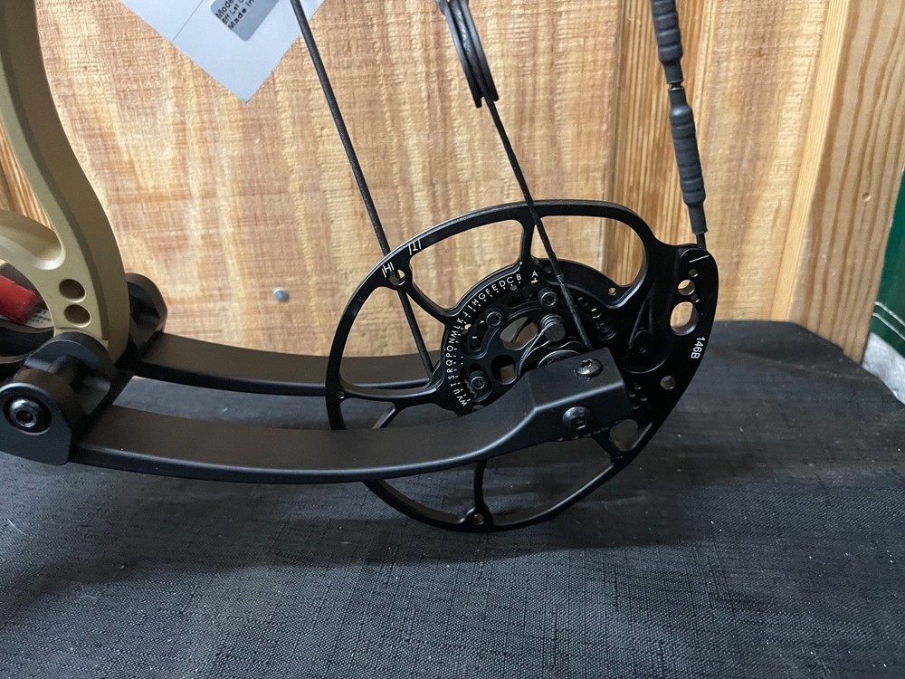 Darton Archery Consequence 31 60lb Flat Dark Earth Riser Black Limbs BRAND NEW