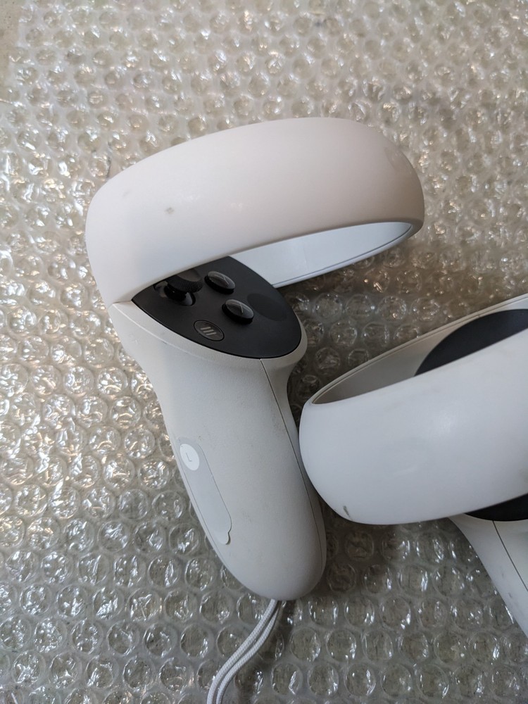 GENUINE Oculus Meta Quest 2 VR Controller Pair - Left and Right Controllers ONLY
