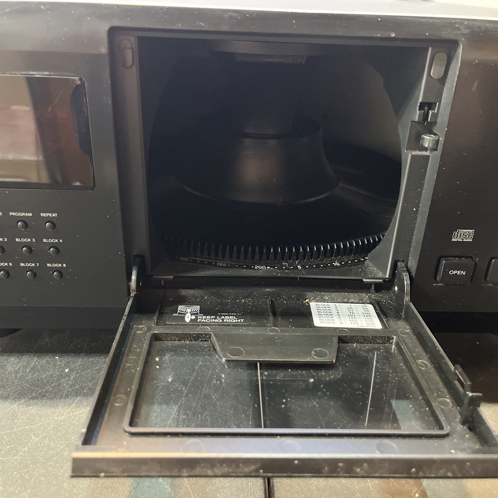 Sony 200 Disc CD Changer Stereo CDP-CX205 Mega Storage Tested/Working