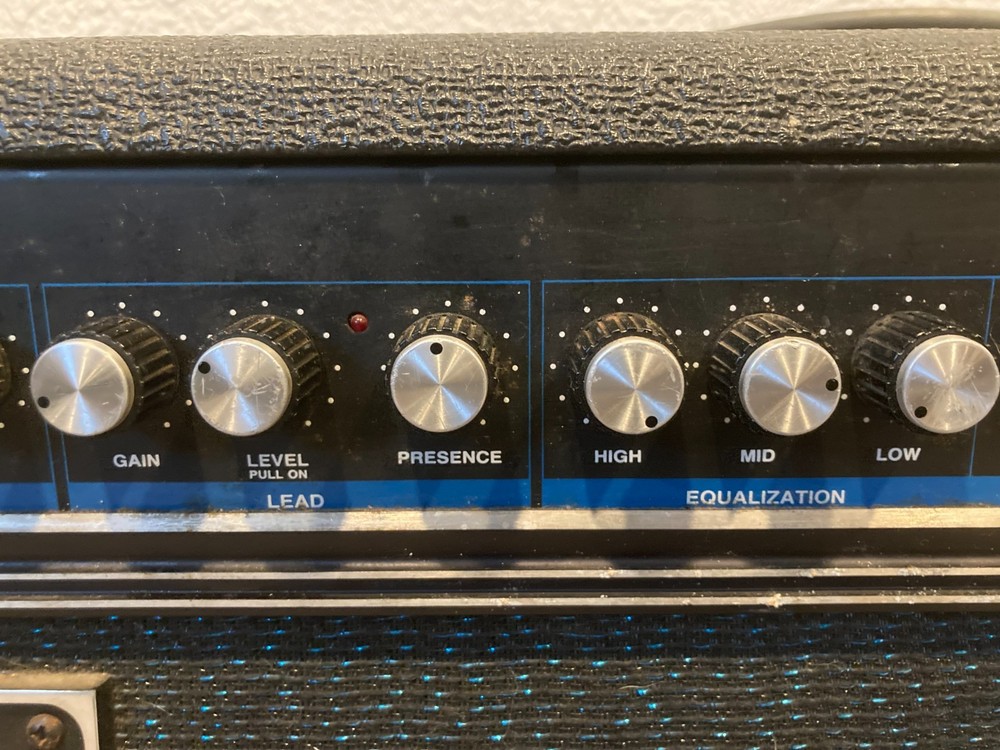 AMPEG SS-70C AMPLIFIER GUITAR AMPLIFIER 70 WATTS 8 OHMS