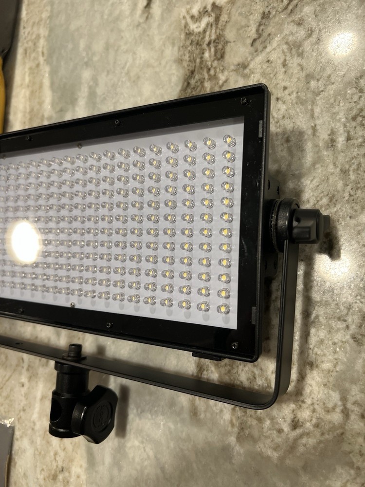 *EXCELLENT* Genaray SpectroLED Essential 240 LED Daylight SP-E-240D