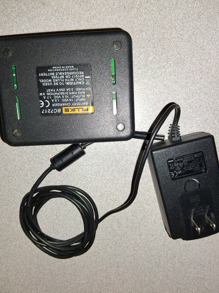 FLUKE BC7217 BATTERY CHARGER