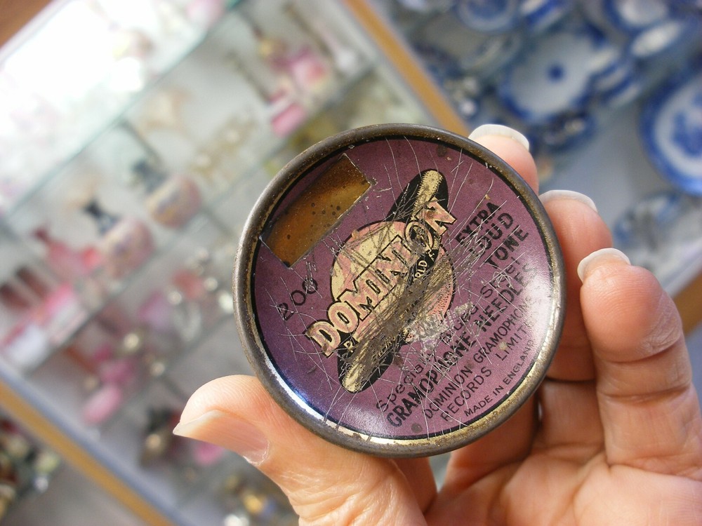 Phonograph Victrola Gramophone - Needle Tin - Dominion Extra Loud Round - Empty
