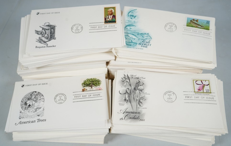 US 1980s COLLECTION OF NEARLY 600  CACHETED FIRST DAY COVERS