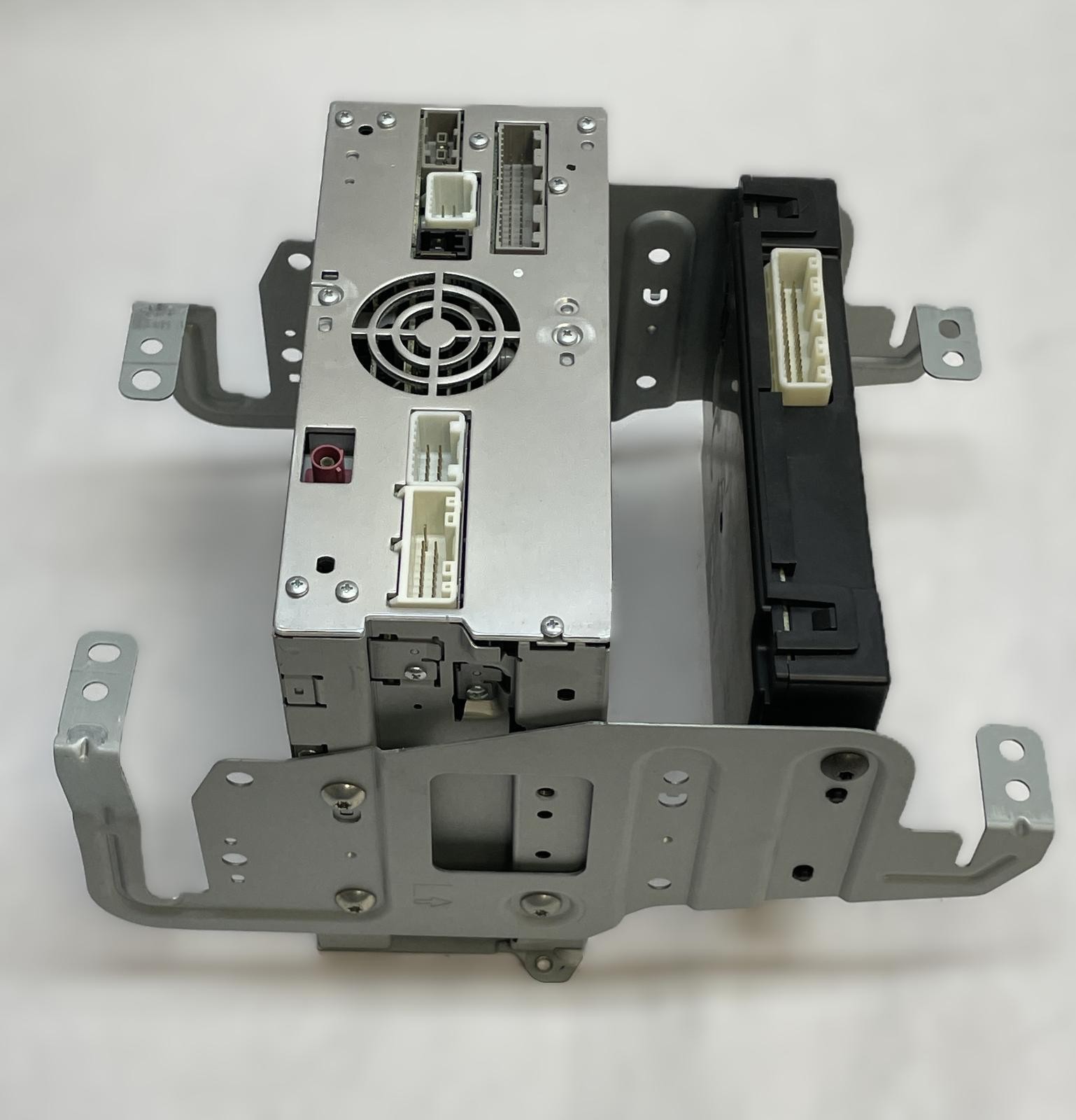 2017 INFINITI Q50 A/V AM-FM-CD-Receiver OEM 28330-4HB4A Temperature Control