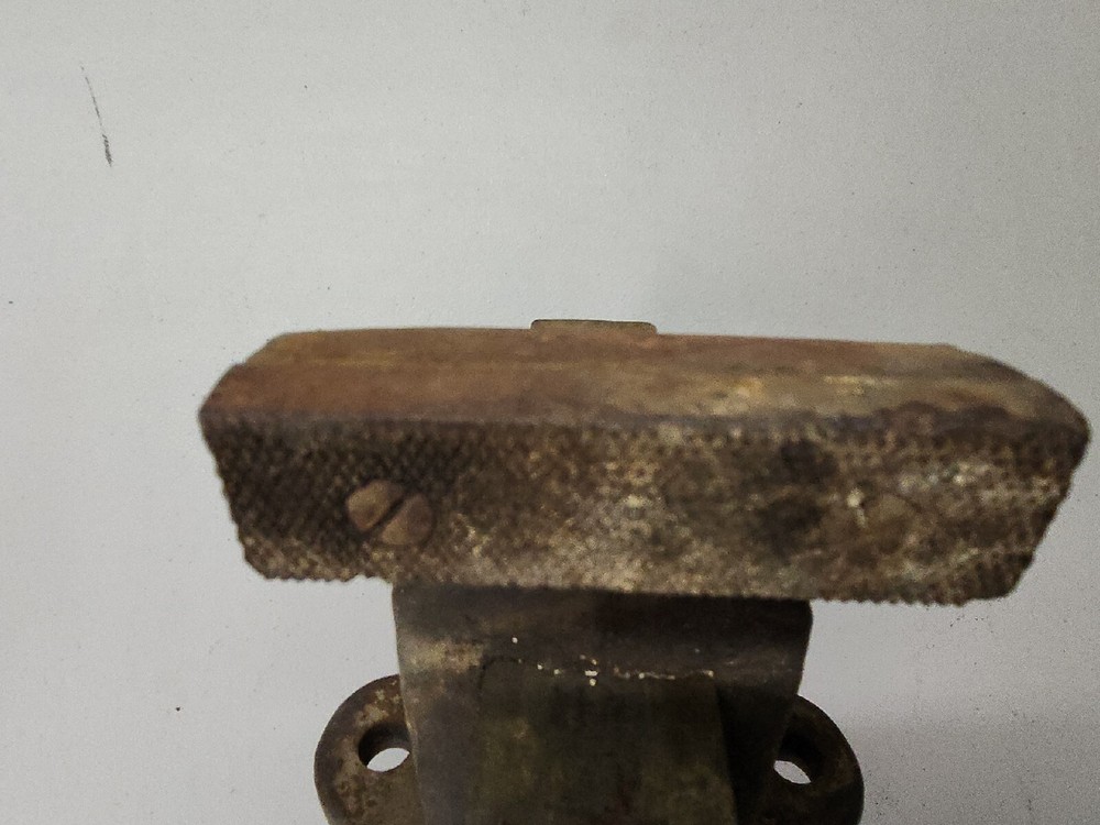 Standard Bench Vise 4" 24lbs