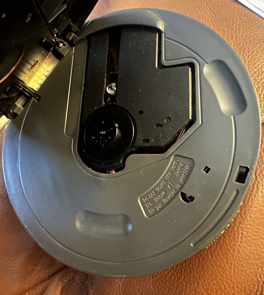 GPX Portable Personal Compact Disc Player Model PC308B - Tested & Working