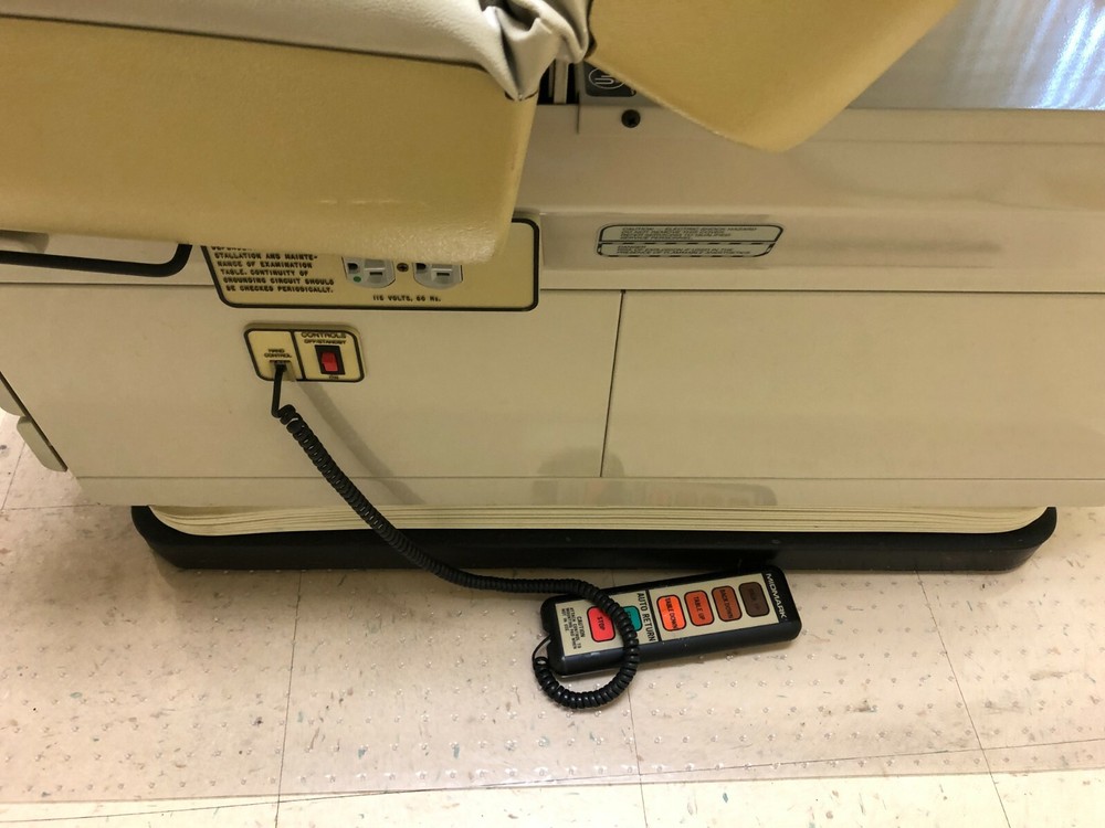 Midmark 405 Medical Power Examination Table