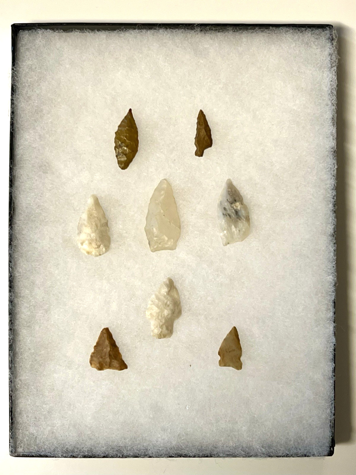 Antique Original Native American Indian Arrowheads; Ryker Glass Case; Qty 8 #A3