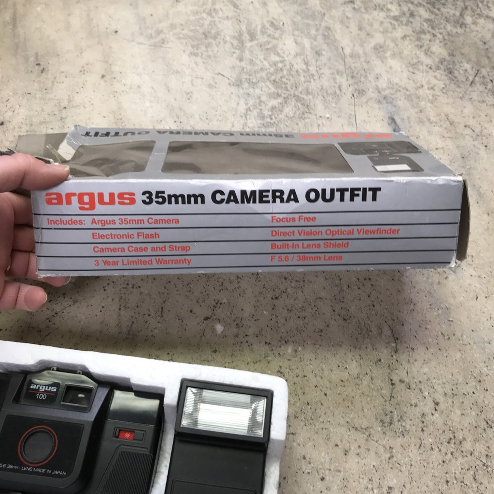 Argus 100 Point & Shoot 35mm Camera W/Flash - Untested - Flash Charges Fast Ship