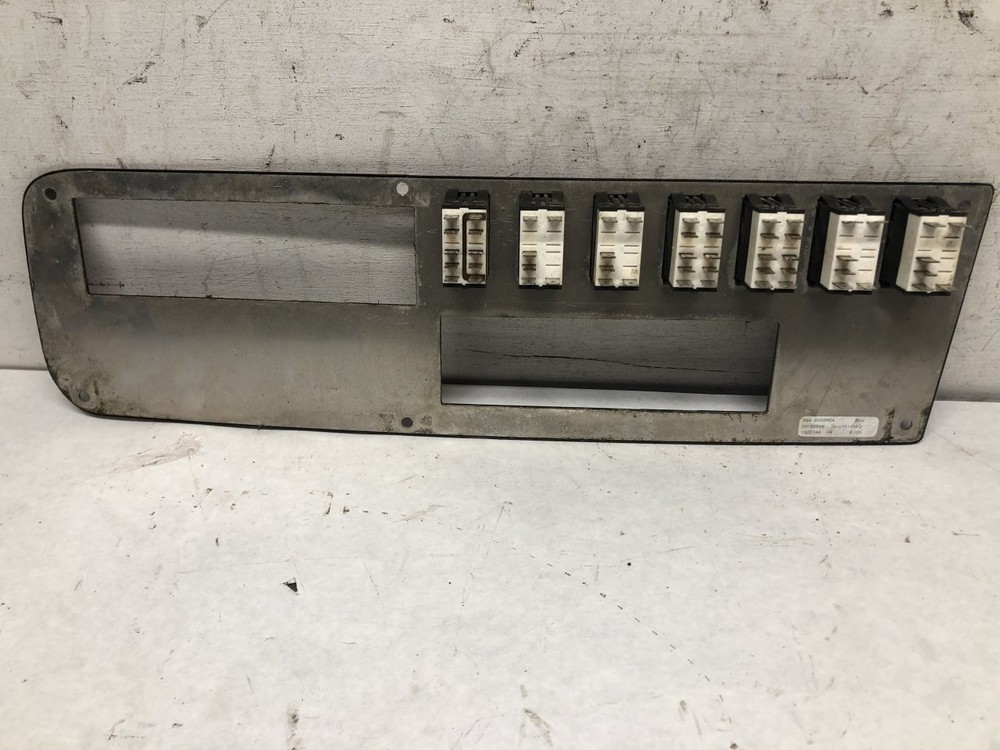 Peterbilt 587 SWITCH Dash Panel - Used | P/N S646059M04