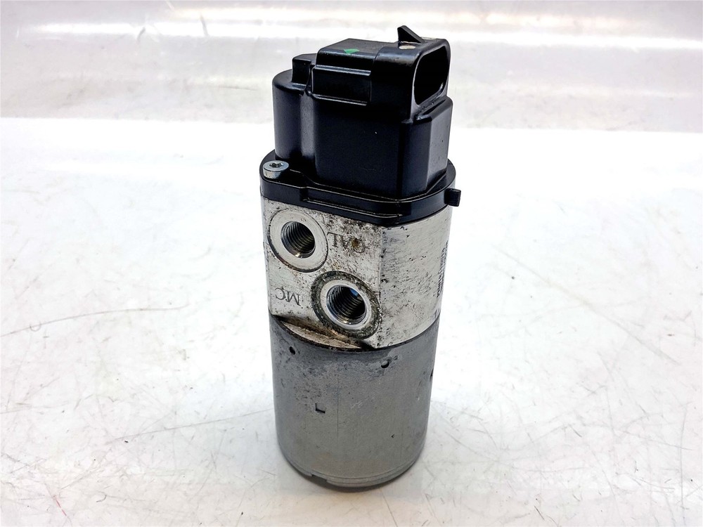 2015 Harley-Davidson Breakout FXSB ABS Pump - 41100037A