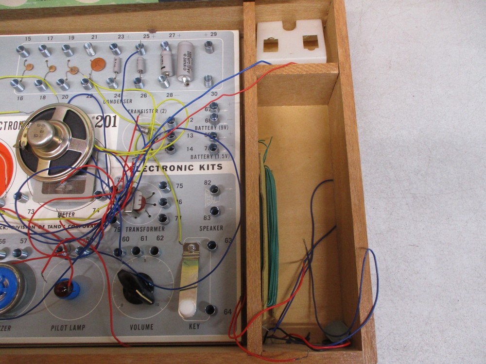 Radio Shack Science Fair Electronic Project Kit #201