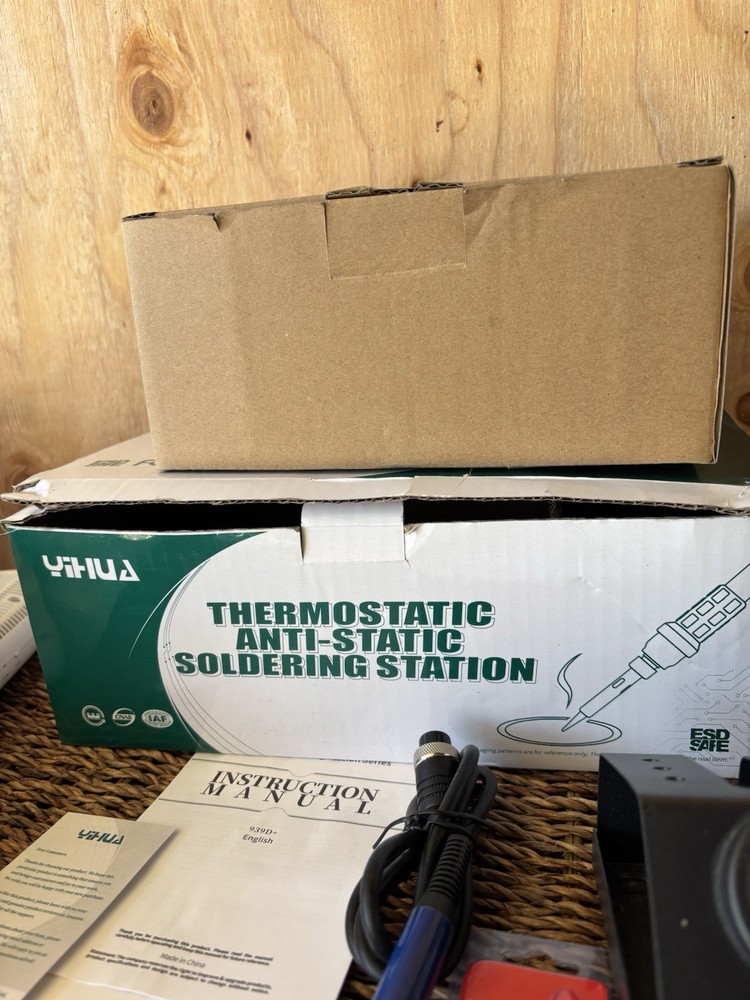 Digital welding station, 75W equivalent power, with precision thermal control
