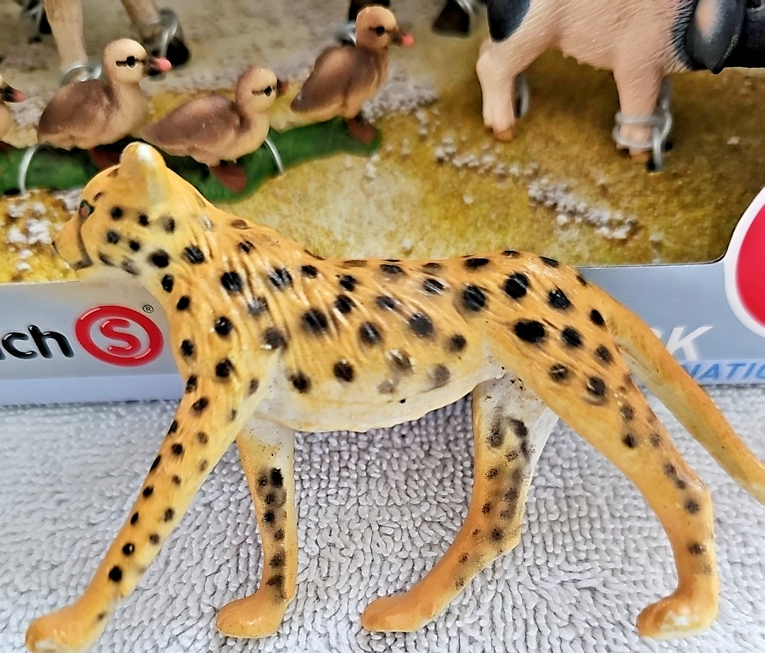 Schleich Scenery Pack Farm Animals + Chickens + Tiger + Leppard