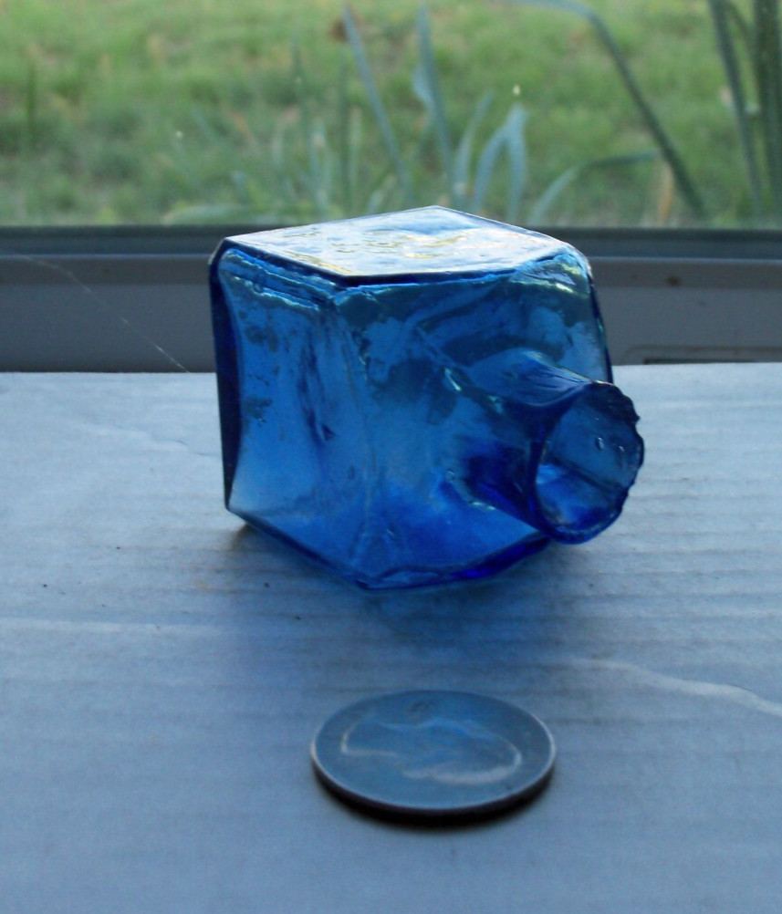 STUNNING RARE VICTORIAN SQUARE BLUE BURST TOP INK WITH X ON BASE