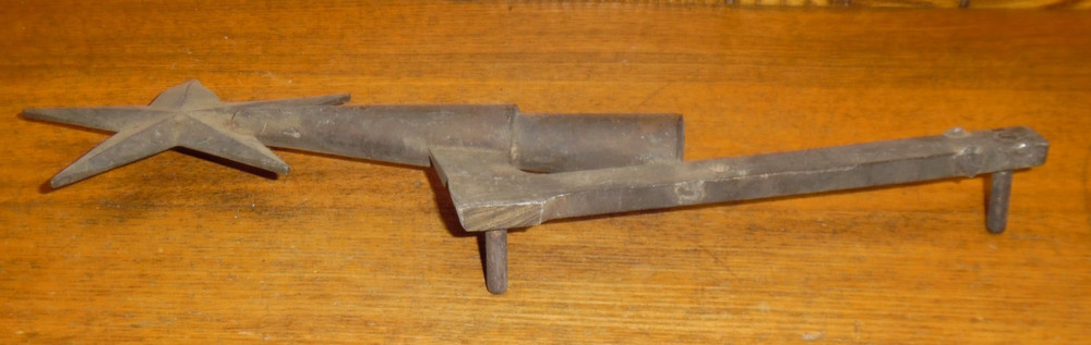 Antique Metal Ames Sword Pattern Star Flag Pole Topper