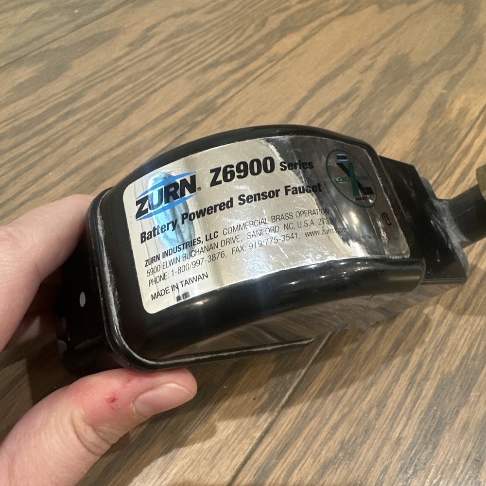 ZURN Z6900 SENSOR FAUCET CONTROL BATH AUTO Untested.