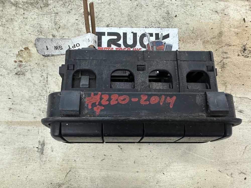 FREIGHTLINER CASCADIA DASH ROCKER PANEL A06 60073 000 OPT