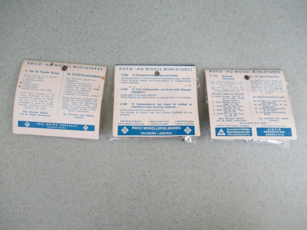 Three different sets of Mini-tank BW & US figures & Obstacles