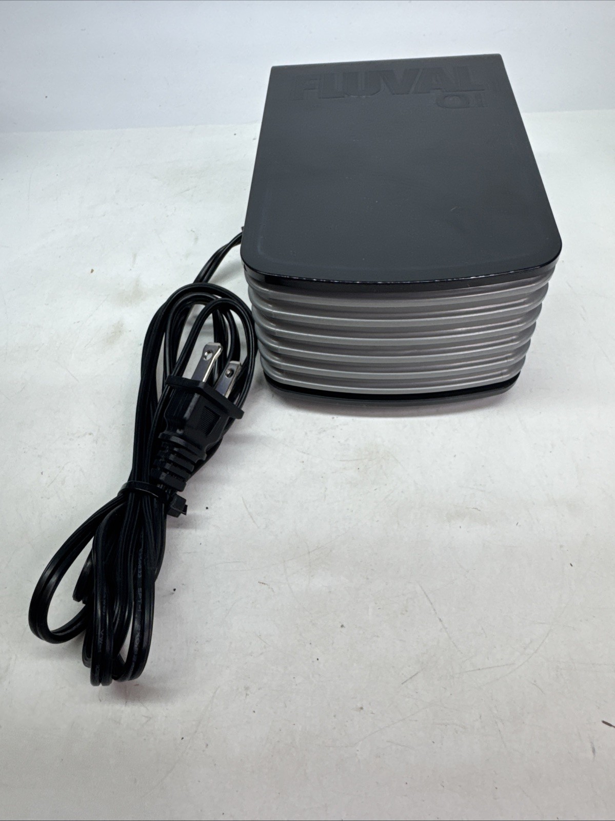 Hagen Fluval Q2 50-160 US Gal Adjustable Flow Control Air Pump - Working