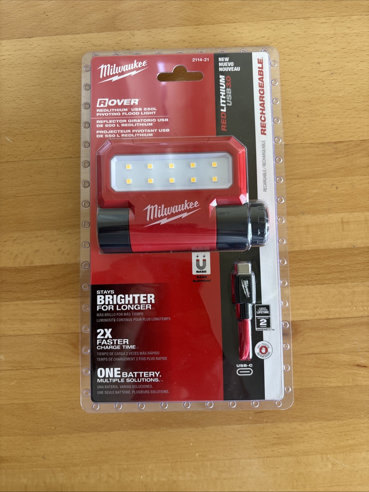 Milwaukee 2114-21 USB Rechargable ROVER Pivoting Flood Light Kit 550 Lumens