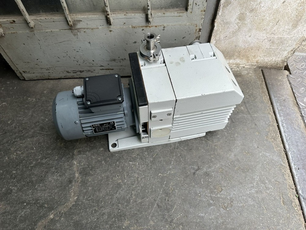 Trivac 16B rotary vane vacuum pump