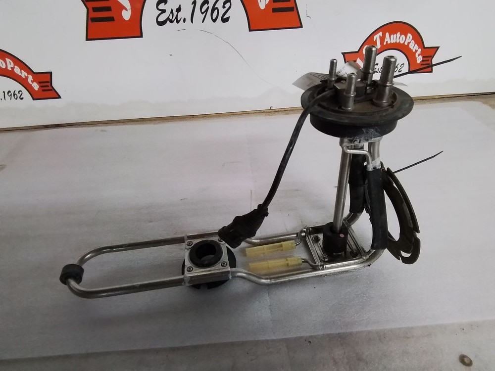 2011 2012 RAM 3500 DEF EXAUST FLUID PUMP CAB AND CHASSIS