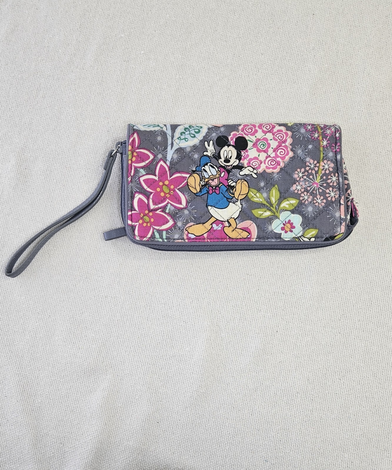Vera Bradley Mickey Minnie Mouse Wristlet Wallet Gray Floral Excellent Condition