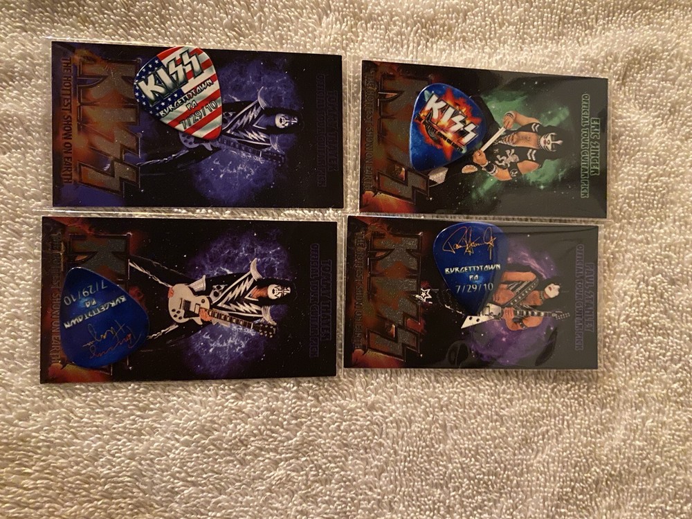 KISS:Official 2010 Burgettstown PA show Tour Guitar Picks w/card sealed Set of 4