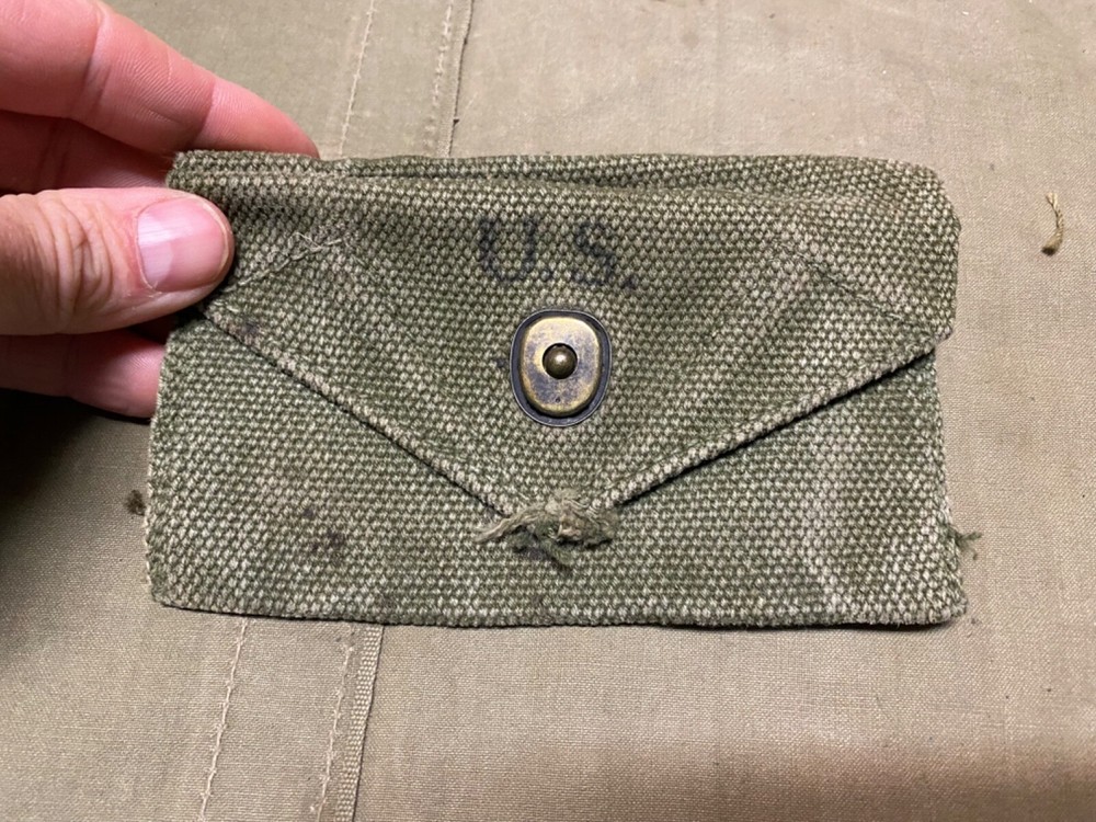 ORIGINAL WWII US ARMY M1942 FIRST AID CARRY BELT POUCH-OD#7. 1945