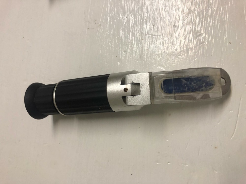 Hand held refractometer