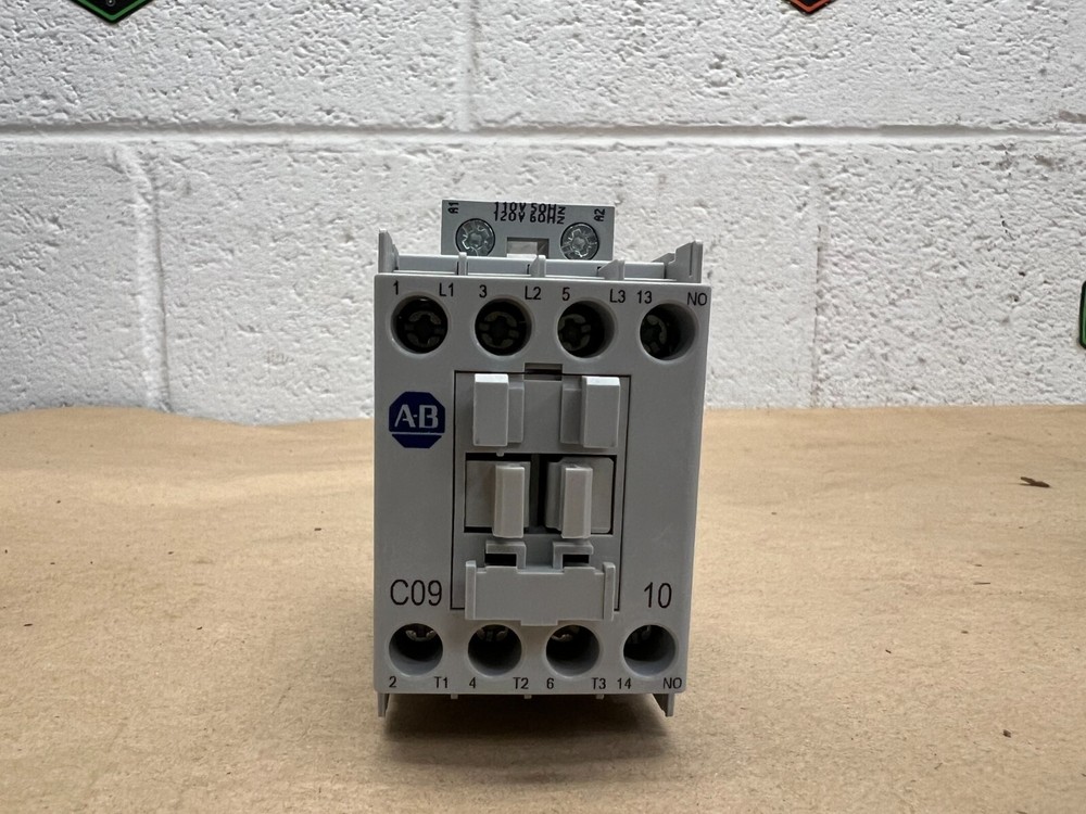 Allen Bradley 100-C09D10 Ser. A Contactor